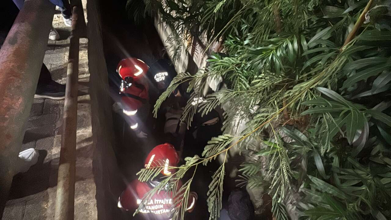 Muğla’da Dereye Düşen Erkek Şahıs Ekiplerce Kurtarıldı 4